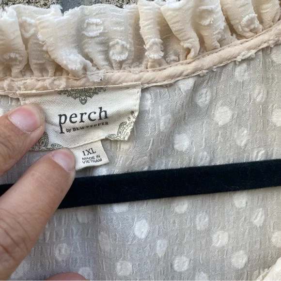 Pretty Feminine Blouse - Picture 8 of 8